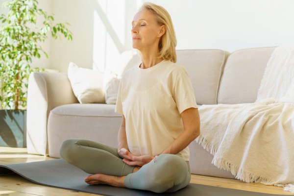 CHAIR YOGA for Seniors Over 60: 10-Minute Daily Routine with STEP-BY-STEP  INSTRUCTIONS | IMPROVE BALANCE, FLEXIBILITY AND MINDFULNESS (For Seniors